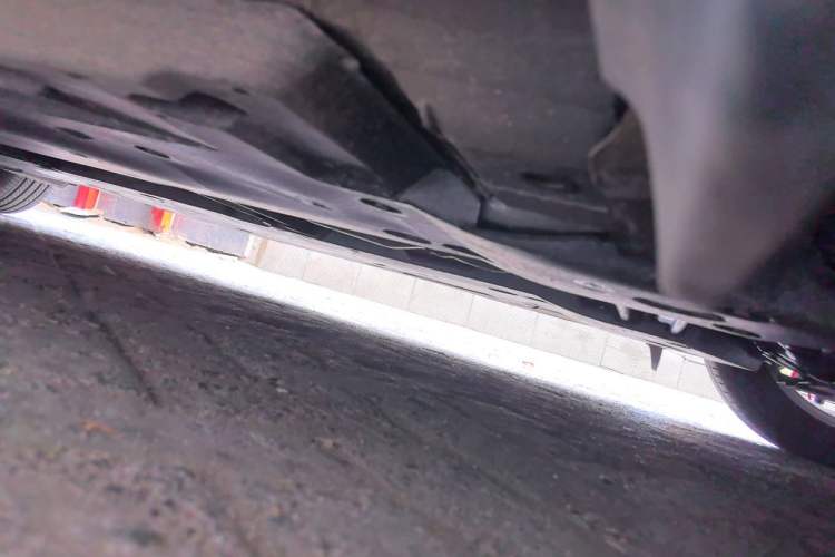 Used Toyota Camry 2025 Dual-Motor 2.0 HG Guanghui Edition Chassis Front Right