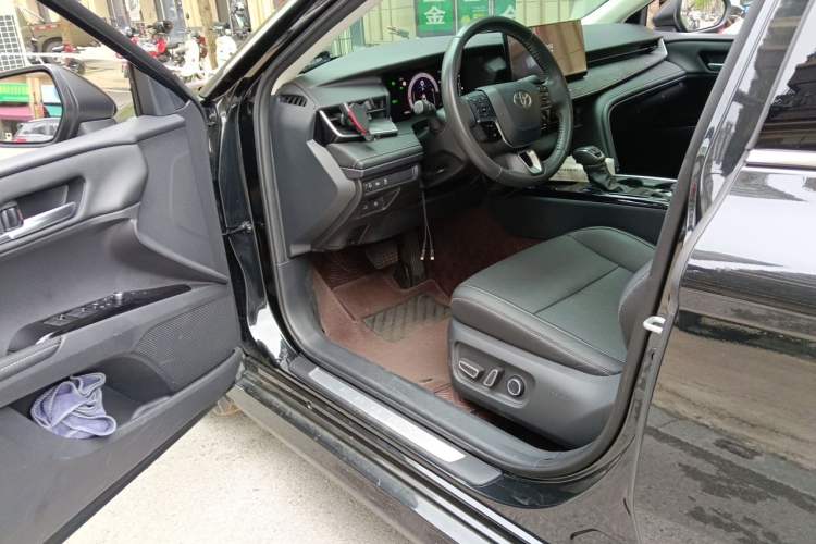 Used Toyota Camry 2025 Dual-Motor 2.0 HXS Glory Edition Driver Seat