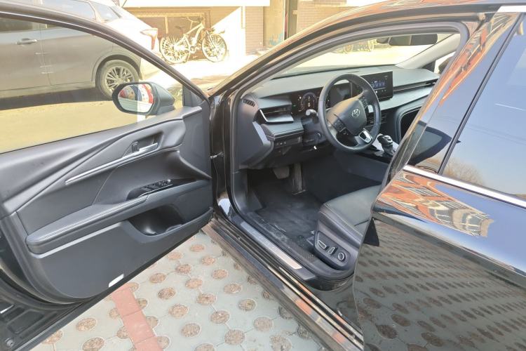 Used Toyota Camry 2025 Dual-Motor 2.0 HG Guanghui Edition Driver Seat
