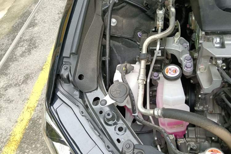 Used Toyota Camry 2025 Dual-Motor 2.0 HXS Glory Edition Engine Bay Right