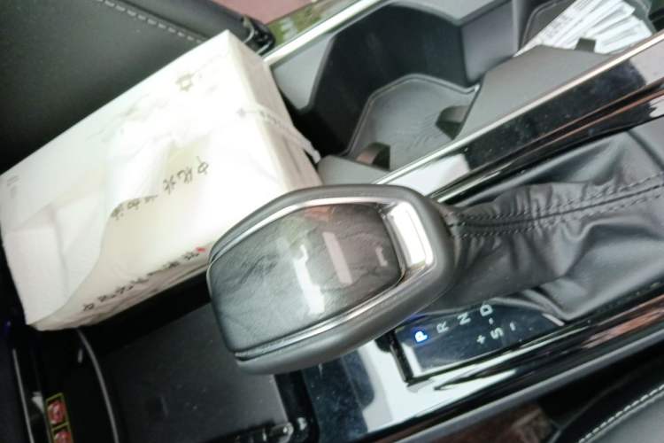 Used Toyota Camry 2025 Dual-Motor 2.0 HXS Glory Edition Gear Lever