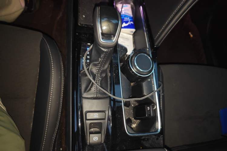Used Toyota Camry 2025 Dual-Motor 2.0 HXS Glory Edition Gear Lever