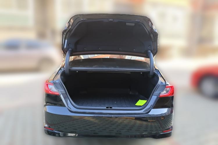 Used Toyota Camry 2025 Dual-Motor 2.0 HG Guanghui Edition Trunk