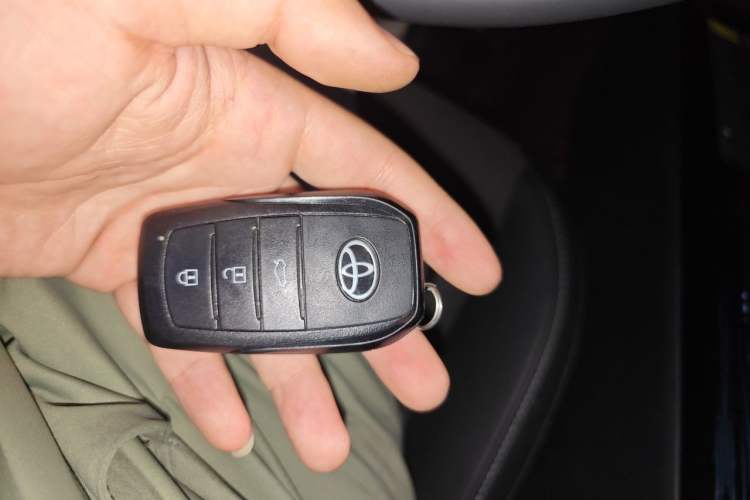 Used Toyota Camry 2025 Dual-Motor 2.0 HXS Glory Edition Vehicle Key