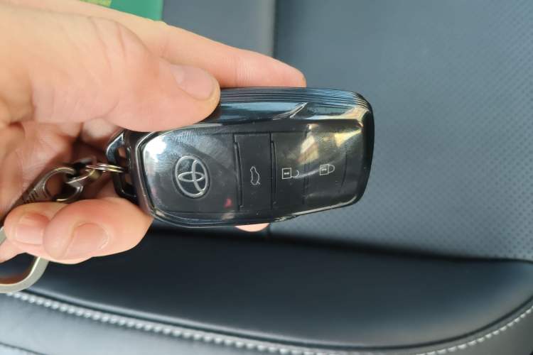 Used Toyota Camry 2025 Dual-Motor 2.0 HG Guanghui Edition Vehicle Key