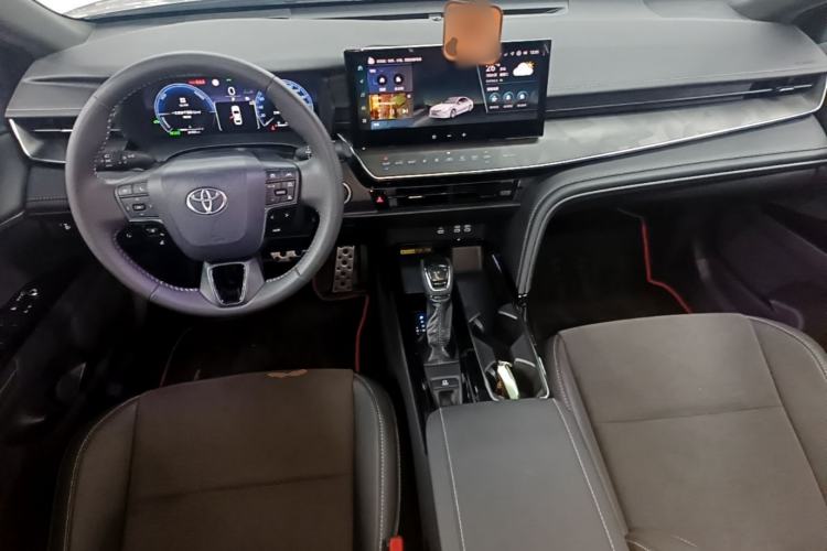 Used Toyota Camry 2025 Dual-Motor 2.0 HXS Glory Edition Center Console