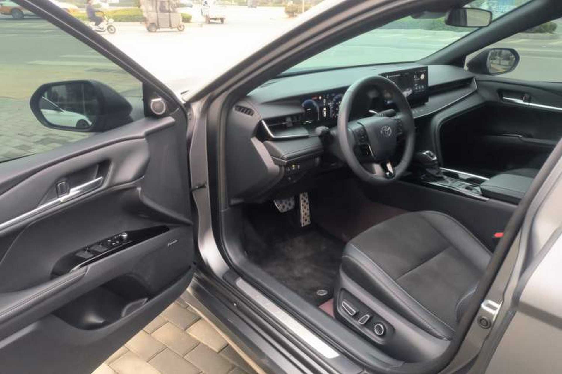 Used Toyota Camry 2025 Dual-Motor 2.0 HXS Glory Edition Driver Seat