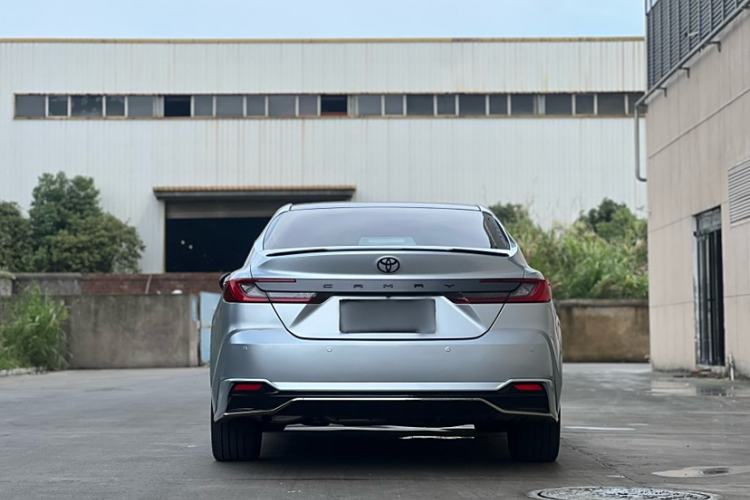 Used Toyota Camry 2025 Dual-Motor 2.0 HXS Glory Edition Exterior 5