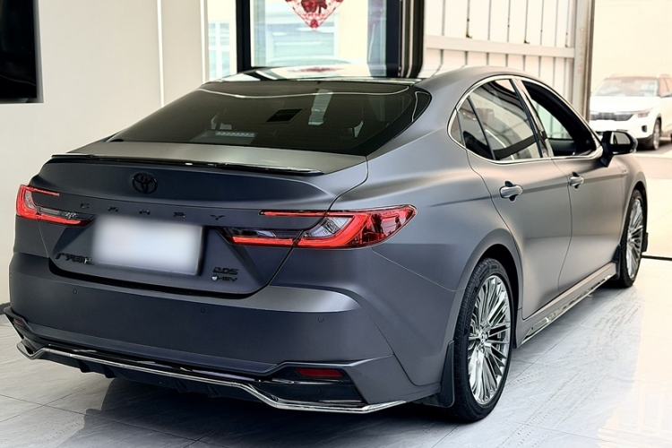 Used Toyota Camry 2025 Dual-Motor 2.0 HXS Glory Edition Exterior 5