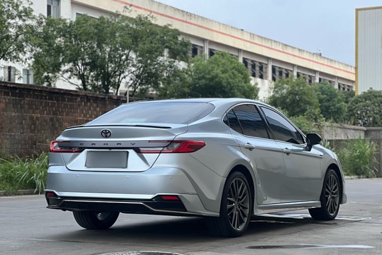 Used Toyota Camry 2025 Dual-Motor 2.0 HXS Glory Edition Exterior 6