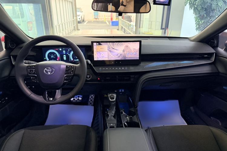 Used Toyota Camry 2025 Dual-Motor 2.0 HXS Glory Edition Interior 1