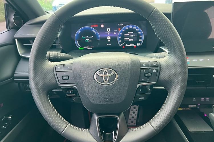 Used Toyota Camry 2025 Dual-Motor 2.0 HXS Glory Edition Interior 2