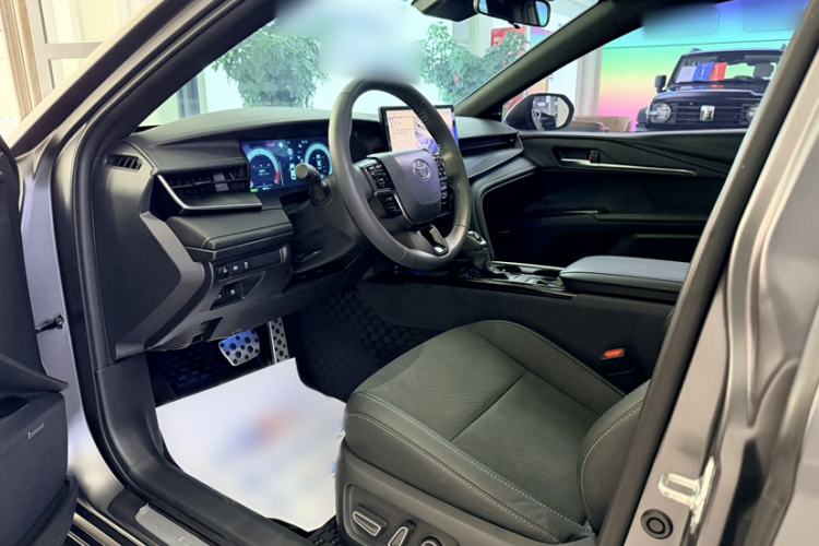 Used Toyota Camry 2025 Dual-Motor 2.0 HXS Glory Edition Interior 2