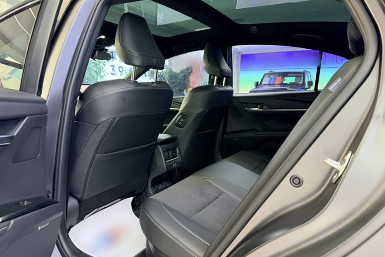 Used Toyota Camry 2025 Dual-Motor 2.0 HXS Glory Edition Interior 3