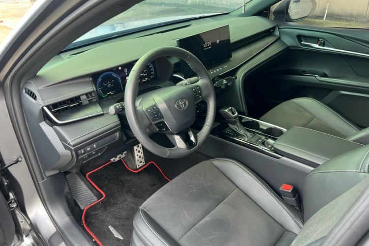 Used Toyota Camry 2025 Dual-Motor 2.0 HXS Glory Edition Interior 5