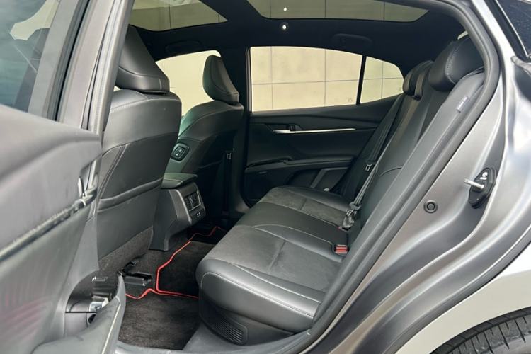 Used Toyota Camry 2025 Dual-Motor 2.0 HXS Glory Edition Interior 6