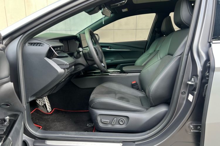 Used Toyota Camry 2025 Dual-Motor 2.0 HXS Glory Edition Left Front Seat