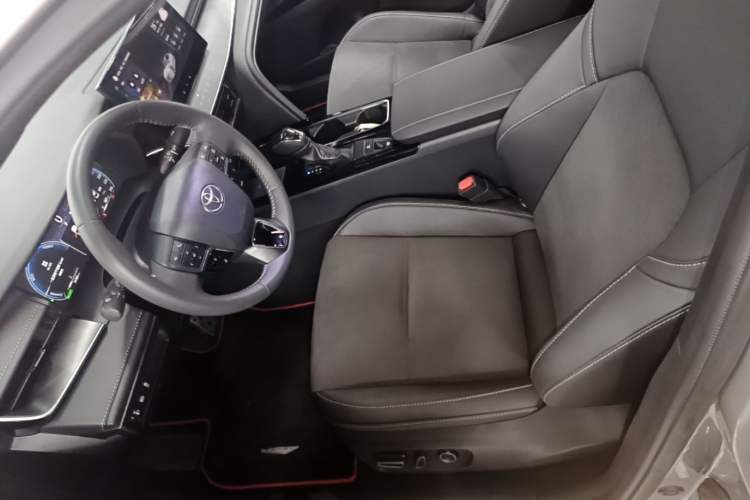 Used Toyota Camry 2025 Dual-Motor 2.0 HXS Glory Edition Left Front Seat