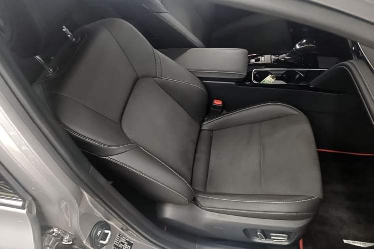 Used Toyota Camry 2025 Dual-Motor 2.0 HXS Glory Edition Right Front Seat