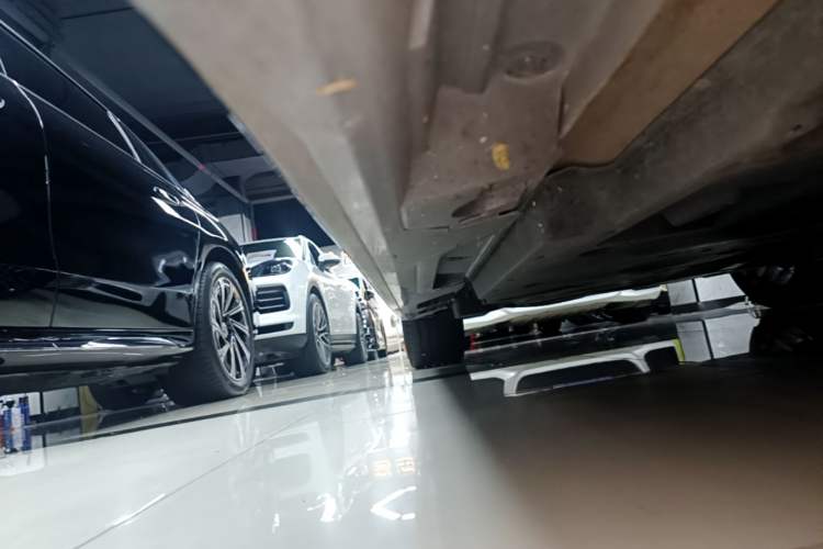 Used Toyota Camry 2025 Dual-Motor 2.0 HXS Glory Edition Right Side Sill
