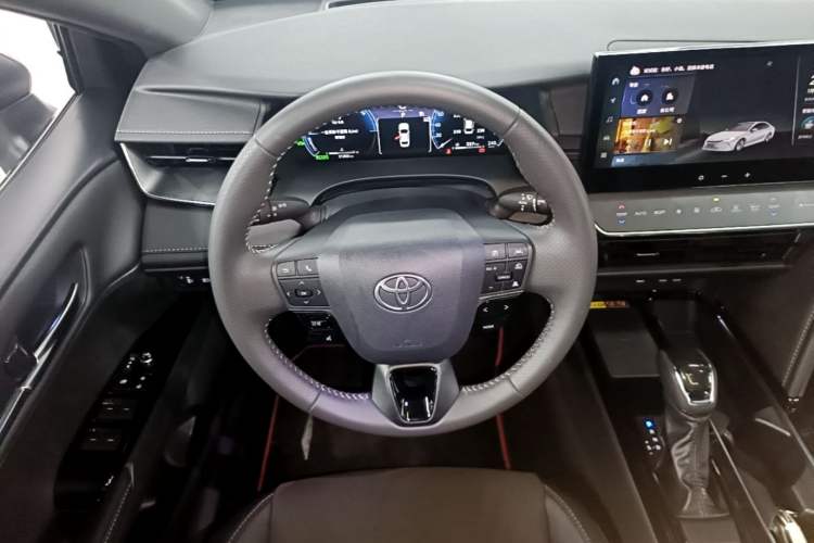 Used Toyota Camry 2025 Dual-Motor 2.0 HXS Glory Edition Steering Wheel