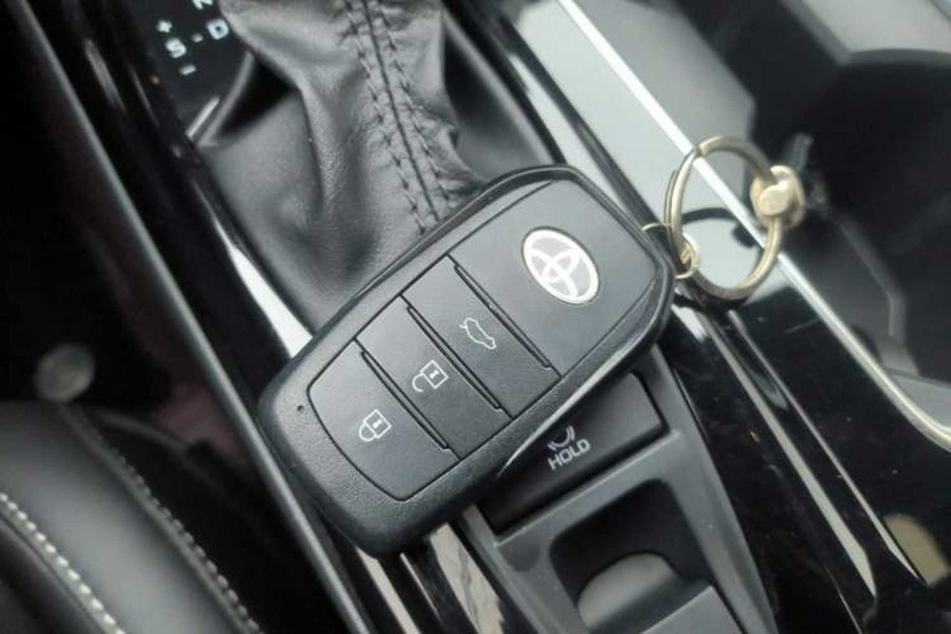 Used Toyota Camry 2025 Dual-Motor 2.0 HXS Glory Edition Vehicle Key
