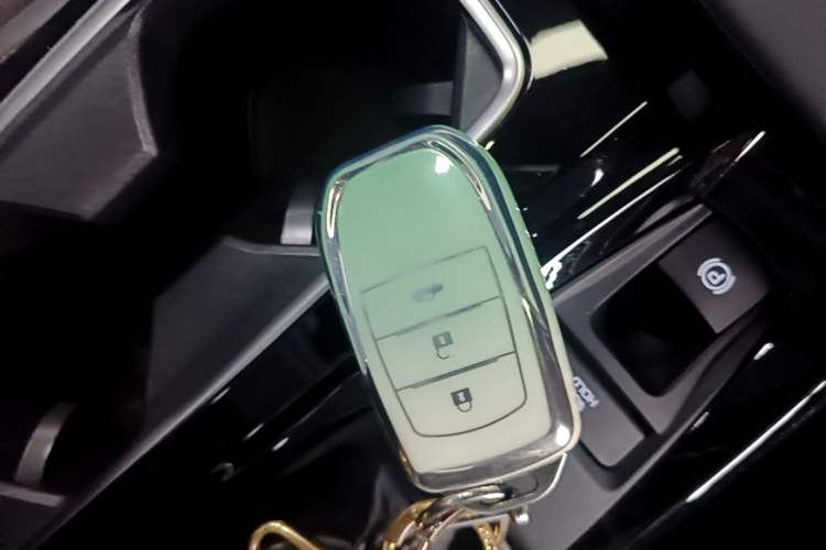 Used Toyota Camry 2025 Dual-Motor 2.0 HXS Glory Edition Vehicle Key