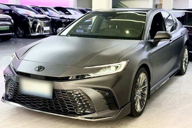 Ojetý Toyota Camry 2025 Dual-Motor 2.0 HXS Glory Edition