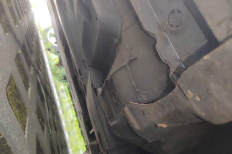 Used Toyota Camry 2025 Dual-Motor 2.0 HG Guanghui Edition Chassis Front Right