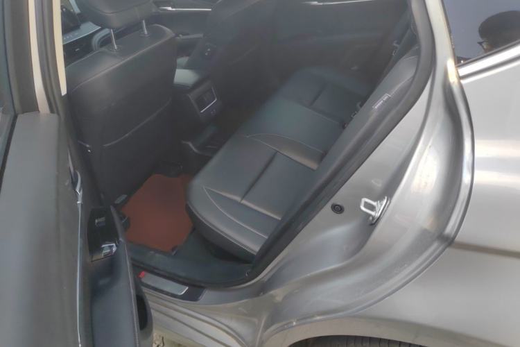 Used Toyota Camry 2025 Dual-Motor 2.0 HG Guanghui Edition Left Rear Seat