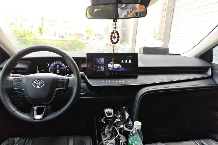 Used Toyota Camry 2025 Dual-Motor 2.0 HG Guanghui Edition Center Console