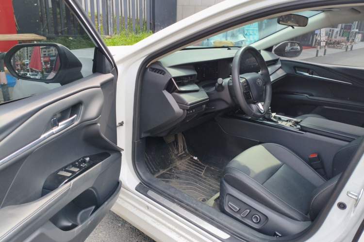 Used Toyota Camry 2025 Dual-Motor 2.0 HG Guanghui Edition Driver Seat