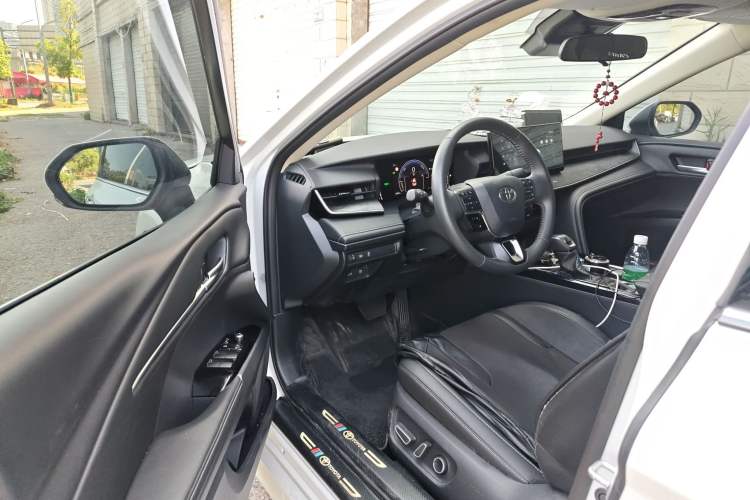 Used Toyota Camry 2025 Dual-Motor 2.0 HG Guanghui Edition Driver Seat