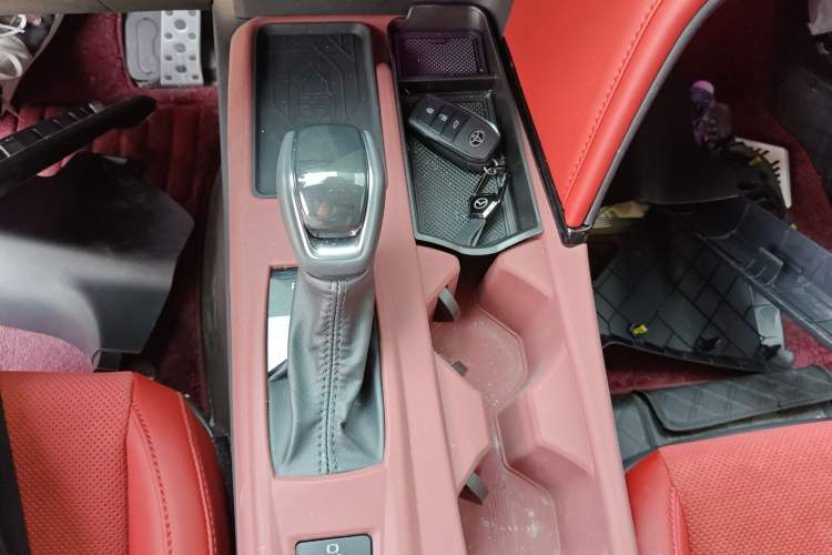 Used Toyota Camry 2025 Dual-Motor 2.5 HXS Sport Plus Smart Drive Edition Gear Lever