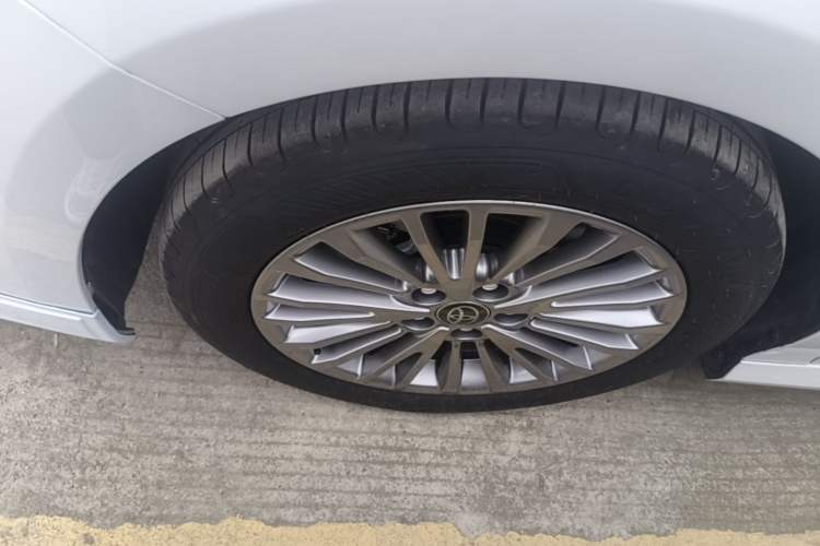 Used Toyota Camry 2025 Dual-Motor 2.0 HG Guanghui Edition Left Front Wheel Hub