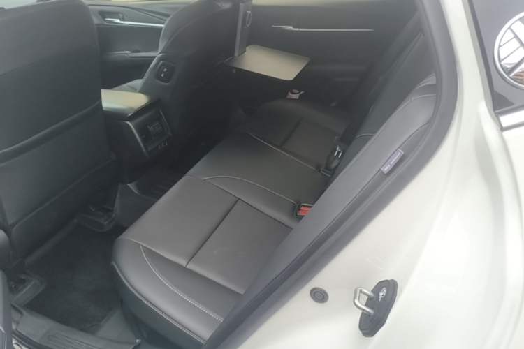 Used Toyota Camry 2025 Dual-Motor 2.0 HG Guanghui Edition Left Rear Seat