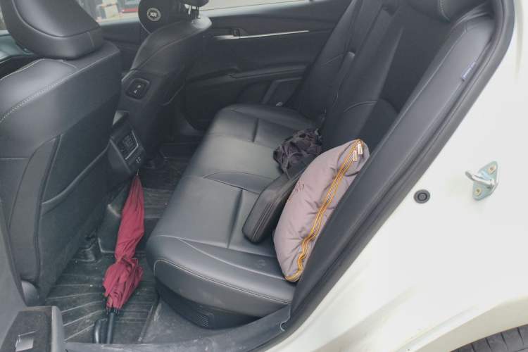 Used Toyota Camry 2025 Dual-Motor 2.0 HG Guanghui Edition Left Rear Seat