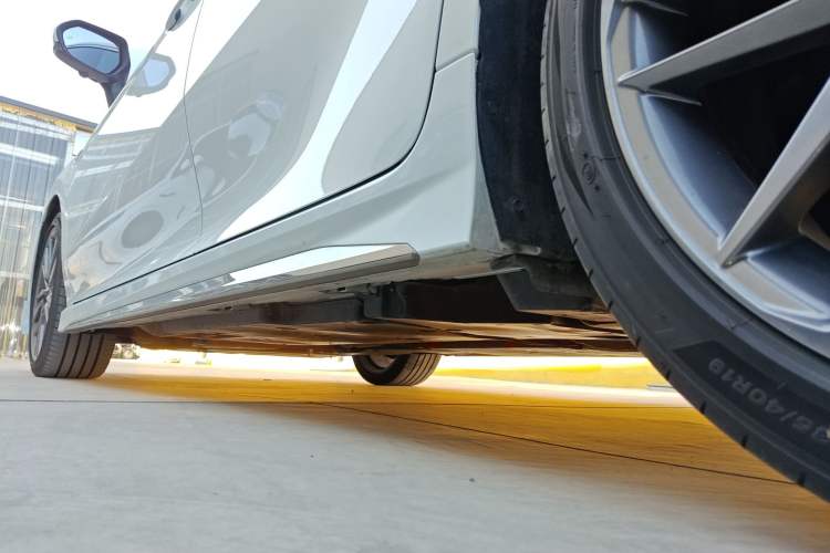 Used Toyota Camry 2025 Dual-Motor 2.5 HXS Sport Plus Smart Drive Edition Left Side Sill