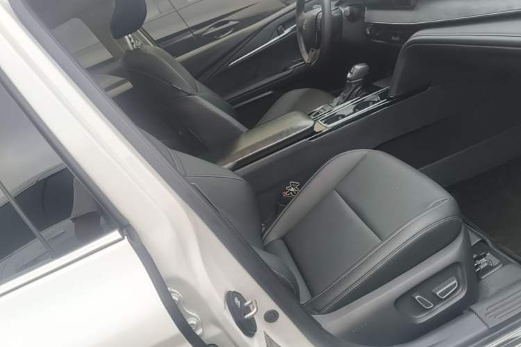 Used Toyota Camry 2025 Dual-Motor 2.0 HG Guanghui Edition Right Front Seat