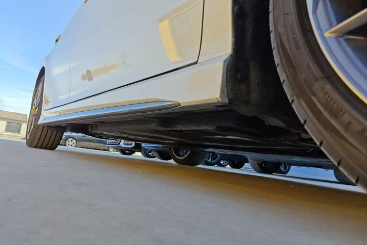 Used Toyota Camry 2025 Dual-Motor 2.5 HXS Sport Plus Smart Drive Edition Right Side Sill