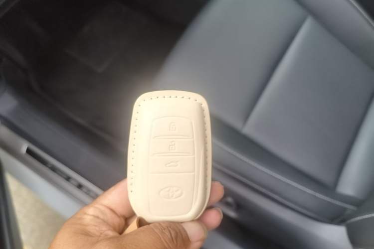 Used Toyota Camry 2025 Dual-Motor 2.0 HG Guanghui Edition Vehicle Key