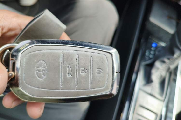 Used Toyota Camry 2025 Dual-Motor 2.0 HG Guanghui Edition Vehicle Key