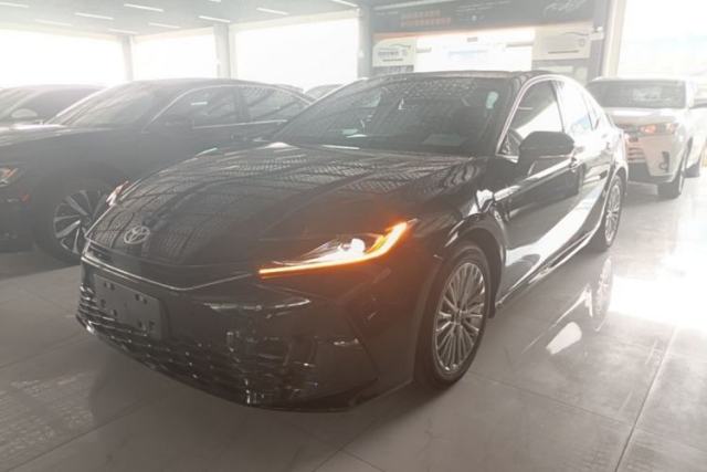 Used Toyota Camry 2026 Model Dual-Engine 2.0HE Elite Edition