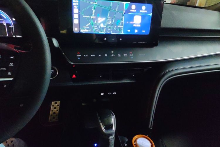 Used Toyota Camry 2026 Model Dual-Engine 2.0HSE Sport Lite Edition Audio And AC Panel