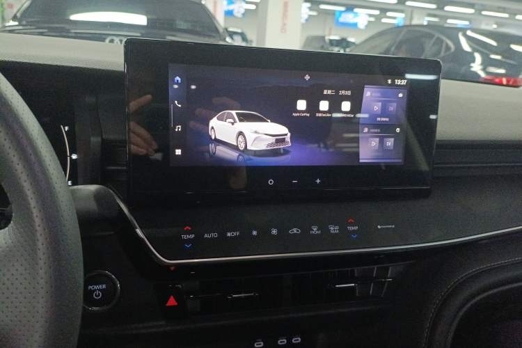 Used Toyota Camry 2026 Model Dual-Engine 2.0HSE Sport Lite Edition Audio And AC Panel