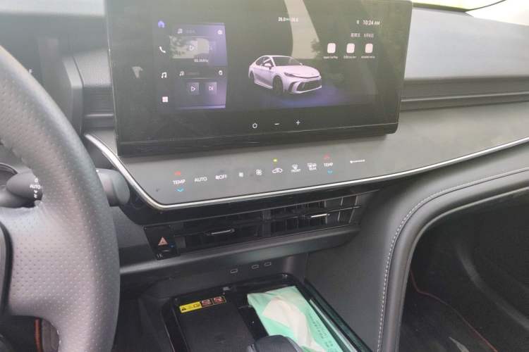 Used Toyota Camry 2026 Model Dual-Engine 2.0HSE Sport Lite Edition Audio And AC Panel