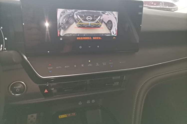 Used Toyota Camry 2026 Model Dual-Engine 2.0HSE Sport Lite Edition Audio And AC Panel