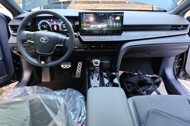 Used Toyota Camry 2026 Model Dual-Engine 2.0HXS Sport Plus Edition Center Console