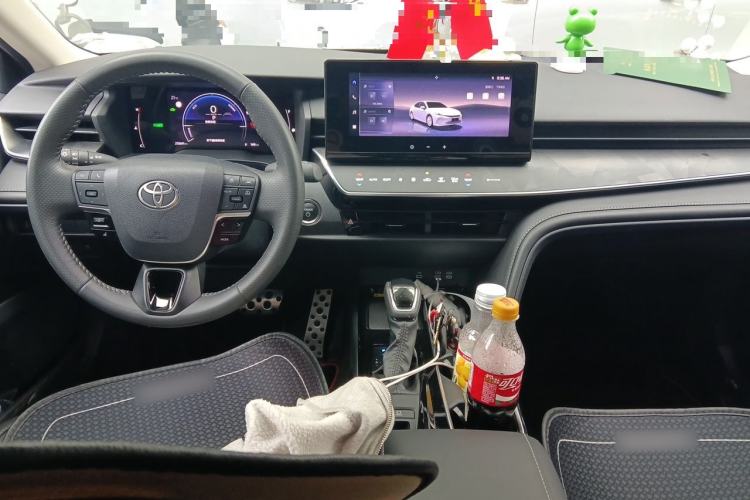 Used Toyota Camry 2026 Model Dual-Engine 2.0HSE Sport Lite Edition Center Console