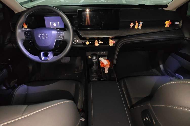 Used Toyota Camry 2026 Model 2.0GVP Luxury Edition Center Console
